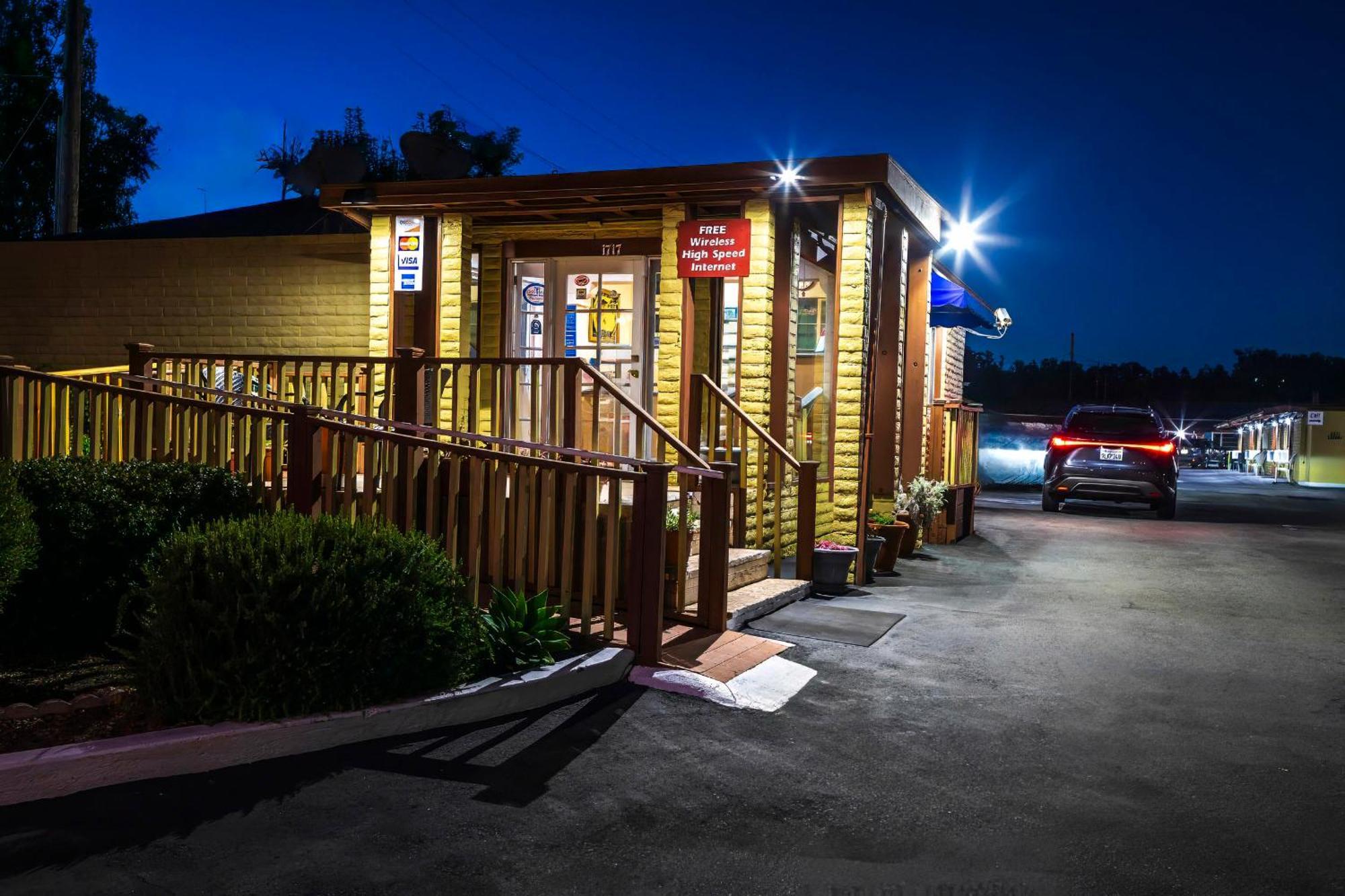 Hitching Post Studios Inn Санта-Круз Екстер'єр фото